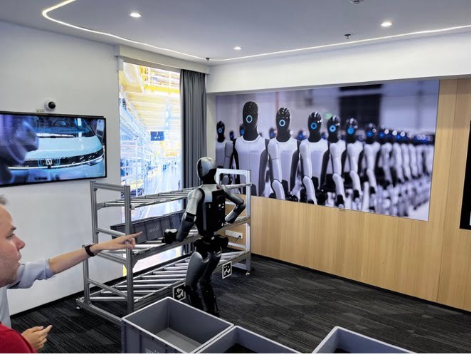 UB Tech Demo eines humanoiden Roboter