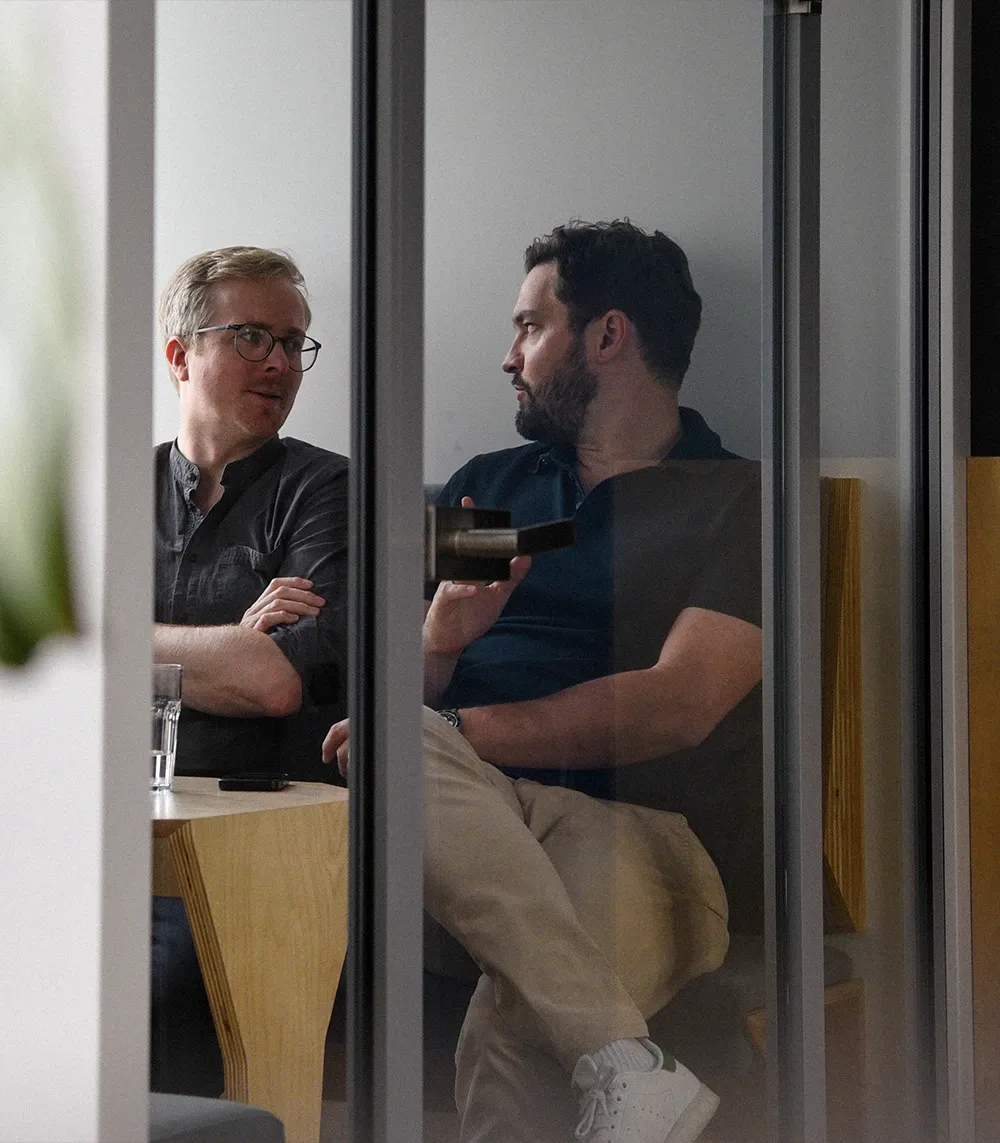 Beratungsgespräch zweier CEOs